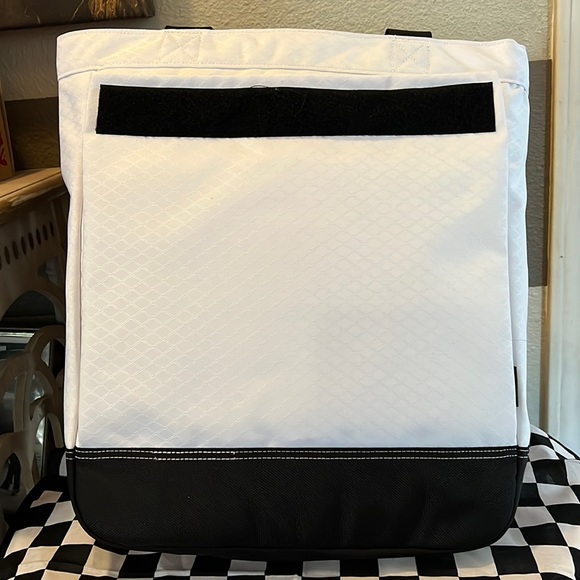 Vans Construct bag. White and black. Can hold a skateboard through the back. NWT - Picture 8 of 16